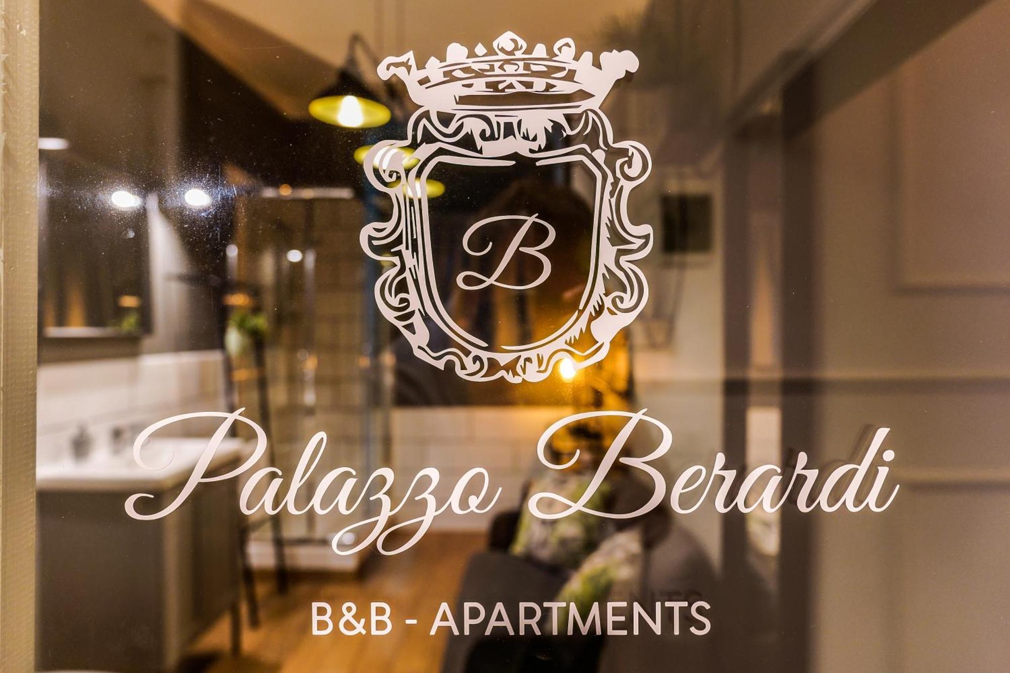 Palazzo Berardi Panzió Taranto Kültér fotó